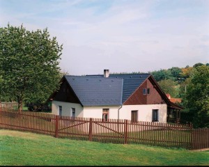Betonová střešní taška - zdroj www.bramac.cz